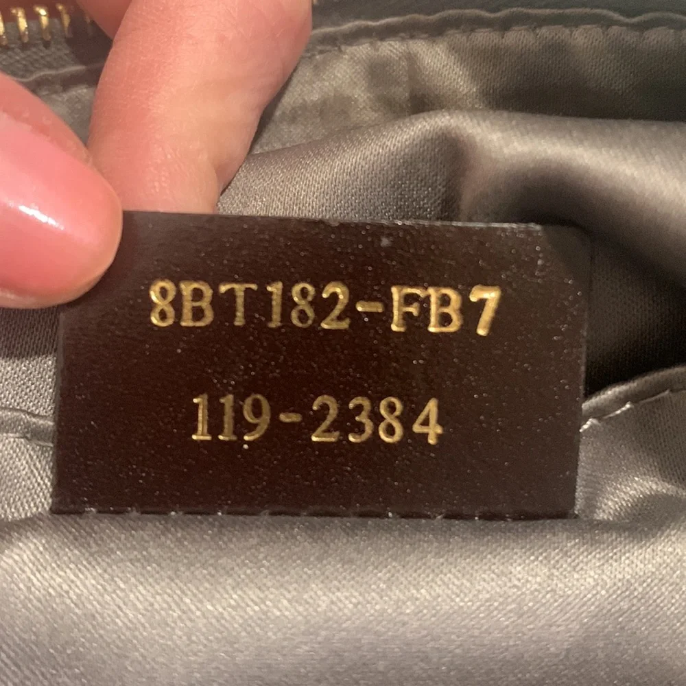 🔥 RARE Fendi Leather Crossbody 🔥 - Picture 16 of 17